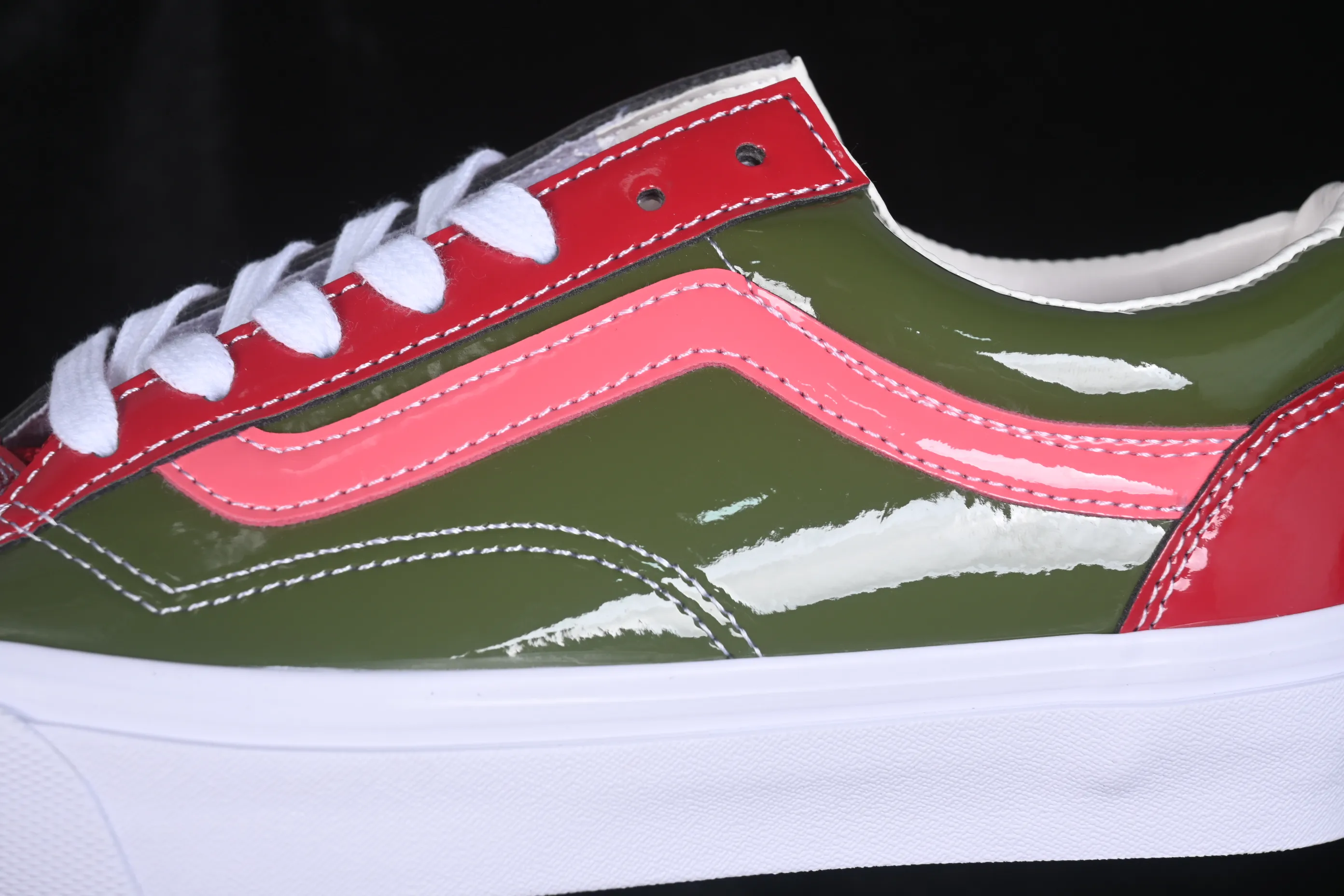 All categories Vans Vans series Vans Low Vans low top Vans Old Skool Vans patent leather low-top casual skateboard shoes VN000E8VCCZ